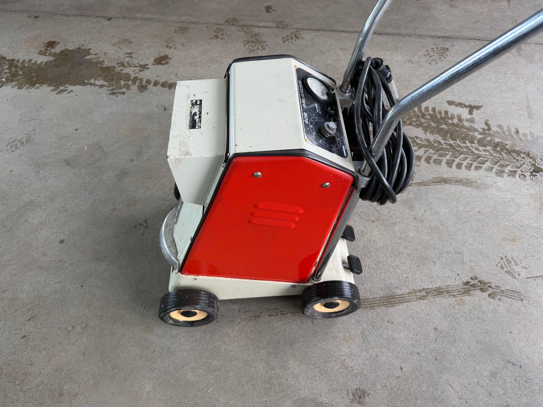 Toutes les machines: Auswuchtmaschine – D'occasion à Schwellbrunn par Pregos.12 3