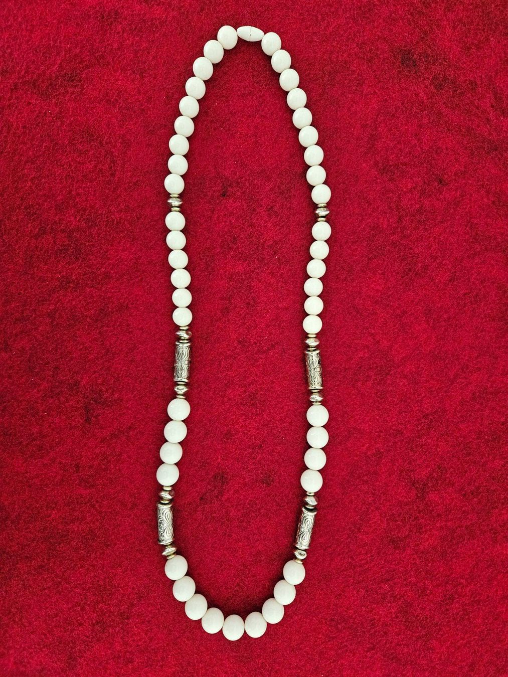 Ketten: Halskette mit weissen Perlen + Metall-Elementen Modeschmuck – Neu (gemäss Beschreibung) aus Menziken von sura76