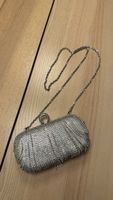 Elegante silberne Mascara Abendtasche