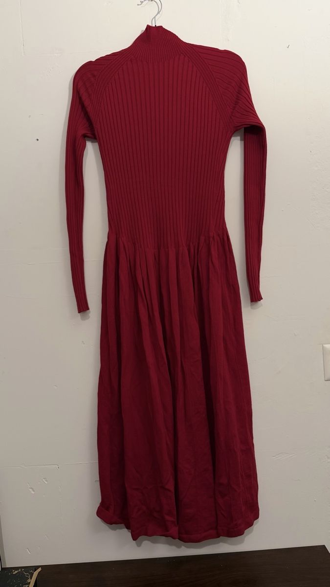 Vestiti:  Dress Red Long Sleeve Size Medium – Usato da St-Cergue venduto da ray_96fr 2