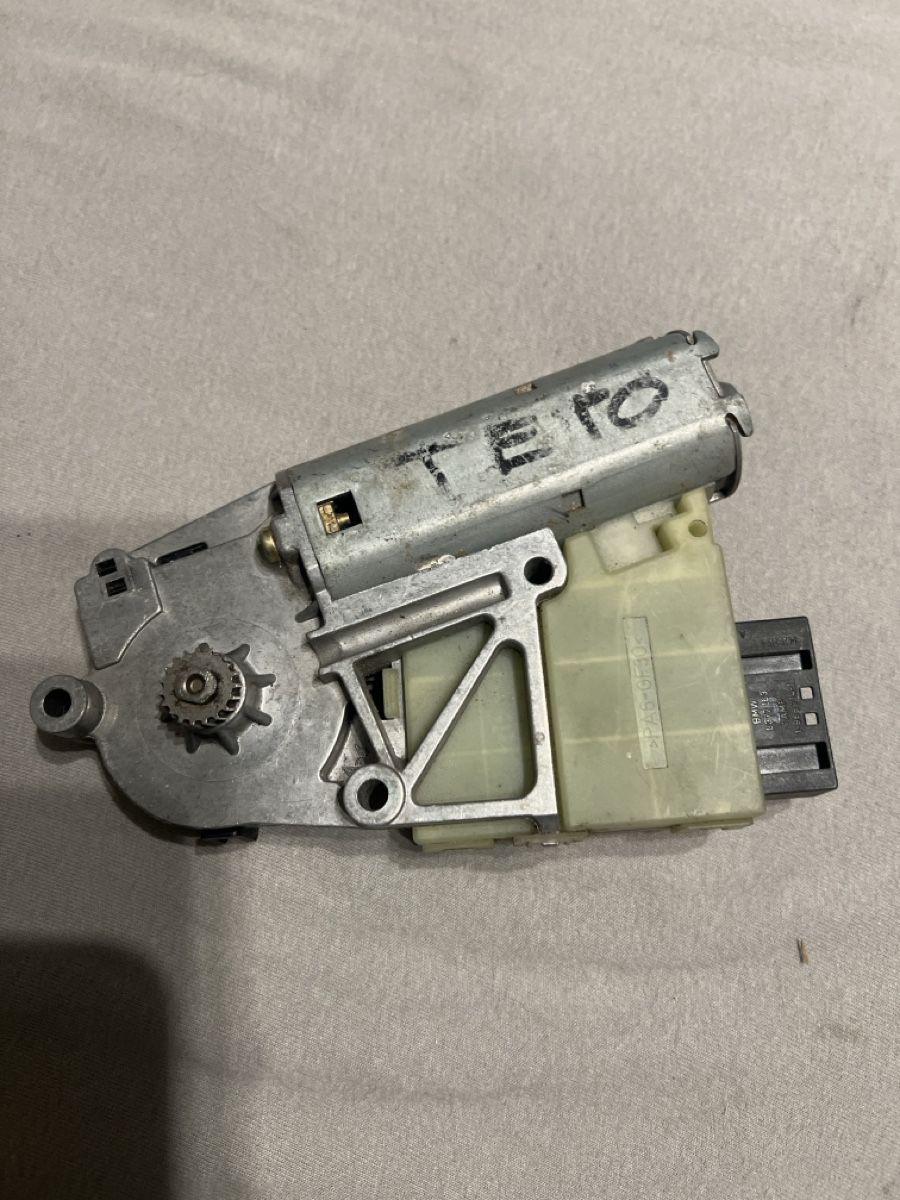 BMW Tutti pezzi di ricambio auto: Bmw E60 Schiebedach motor – Usato da Muri AG venduto da Norci1 1