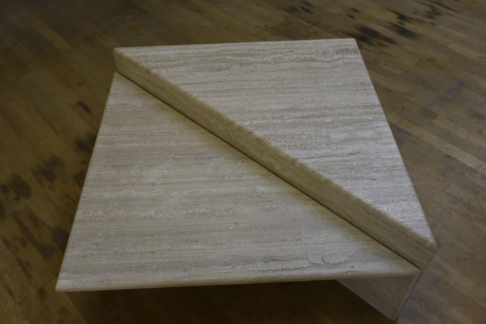 Tables: Designer Couchtisch aus Travertin Up&Up – D'occasion à Lichtensteig par UsedINStore 5