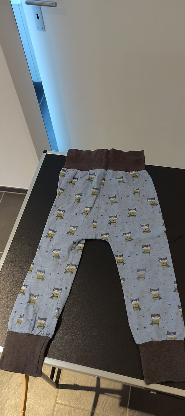 Hosen: Pumphose Superhelden Katze Blau Handmade Gr. 110 – Gebraucht aus Felben-Wellhausen von AWDienstleistungen 4