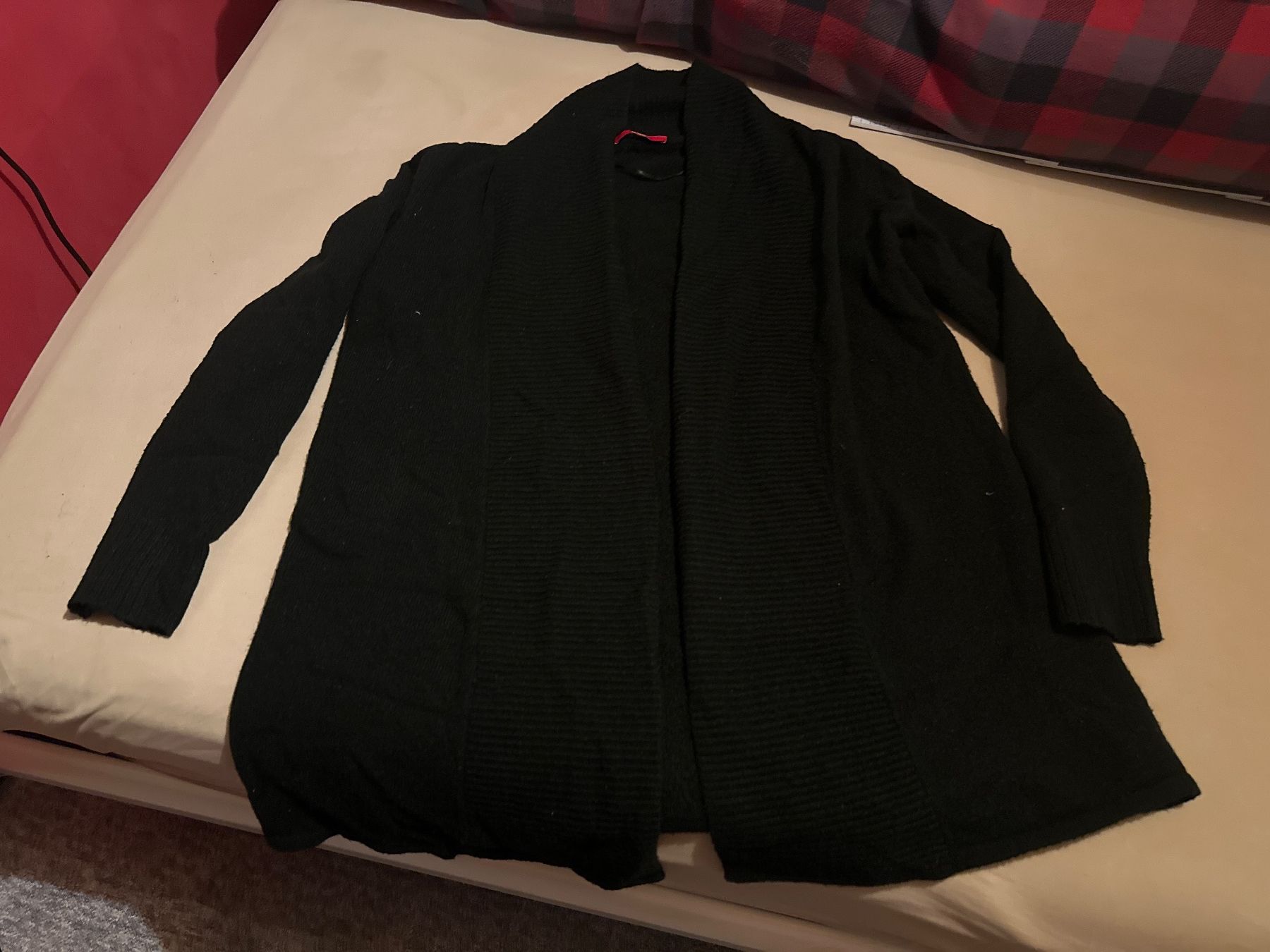 S.Oliver Maglioni & Felpe: Schwarze Strickjacke von s.Oliver – Usato da Schaffhausen venduto da ann_g6tx