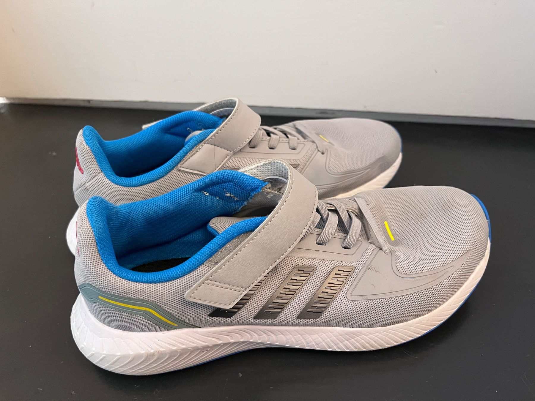 Adidas Scarpe da uomo: Adidas-Turnschuh, Grösse 38 2/3 – Usato da Langendorf venduto da Wubri