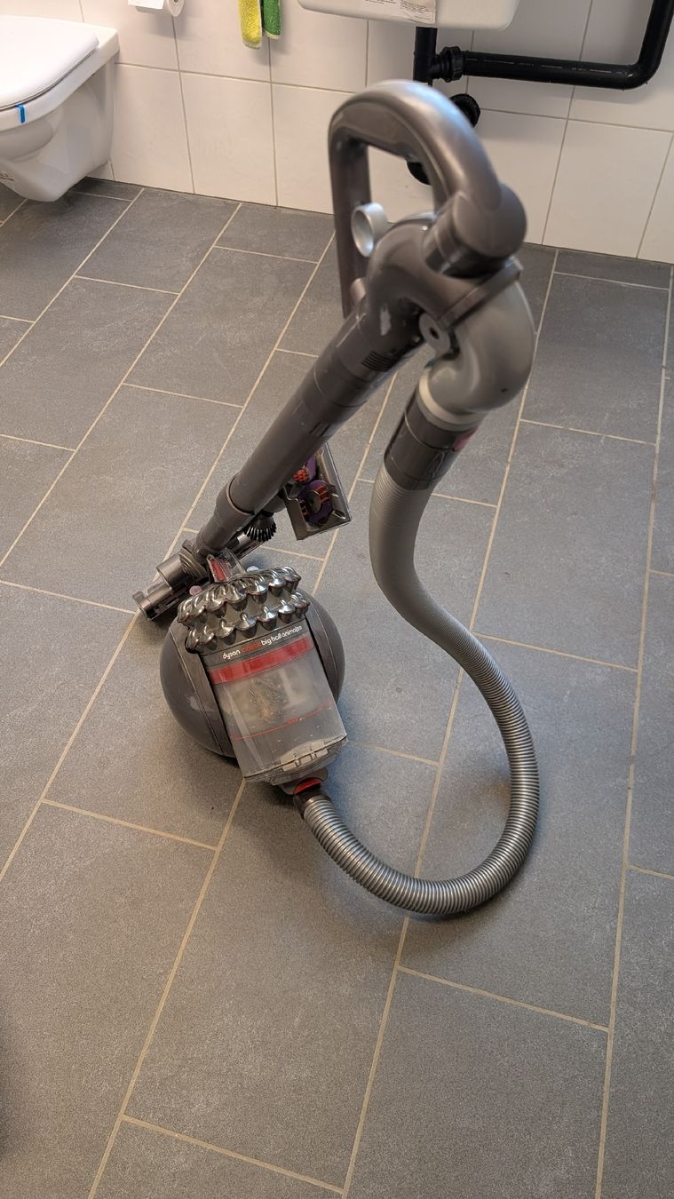 Dyson Staubsauger & Zubehör: Dyson Staubsauger Cinetic big ball animalpro – Gebraucht aus Kienberg von dav_v8dk 1