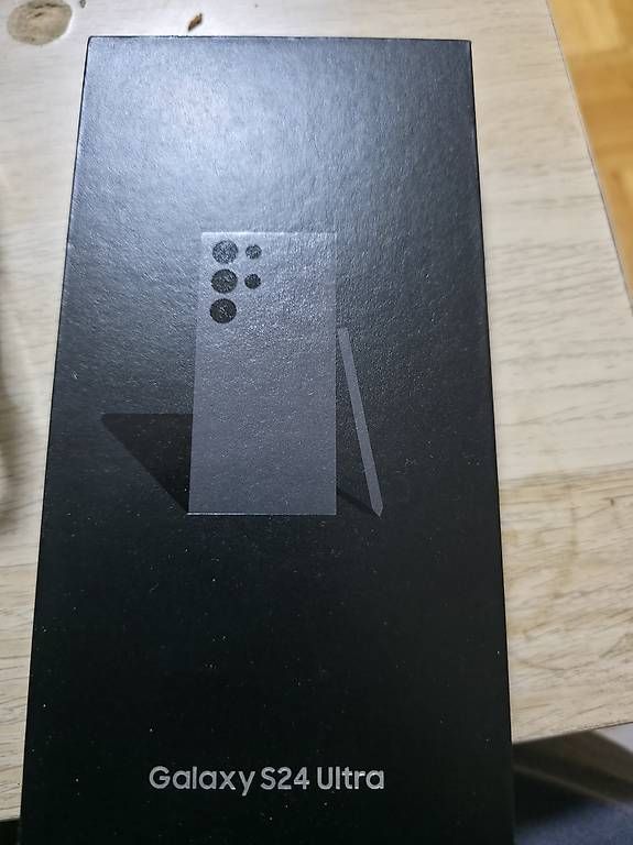 Handys / Smartphones: SAMSUNG GALAXY S24 ULTRA – Gebraucht aus Vevey von Puv_6cxv 1