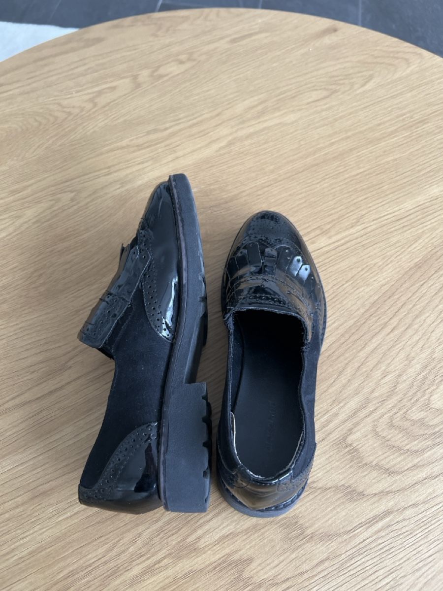 Scarpe da donna: Schwarze Slipper Lackleder-Optik – Usato da Schübelbach venduto da 18sunshine 2