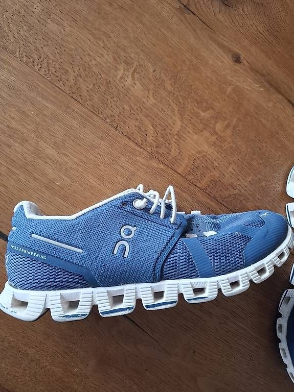 Scarpe da uomo: Gut erhaltene ON Cloud Schuhe Gr. 36 – Usato da Langendorf venduto da grimmengasse 1