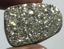 Cabochon L-7010 – Pyrit Druzy 22X15X9 mm 48.30 Karat