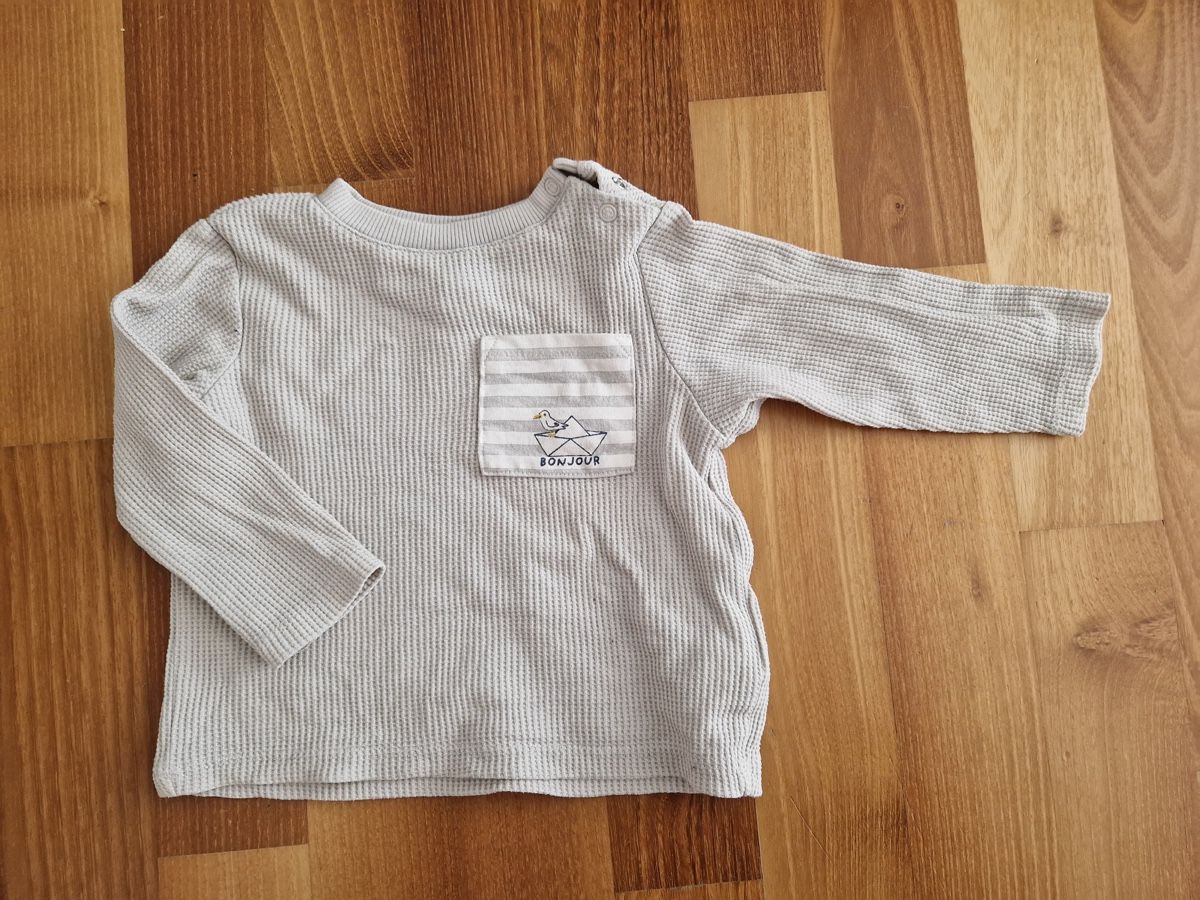 Maglioni & Felpe: Langarmshirt Baby Junge Grösse 74 hellgrau mit Tasche – Usato da Adetswil venduto da kai_p9fb