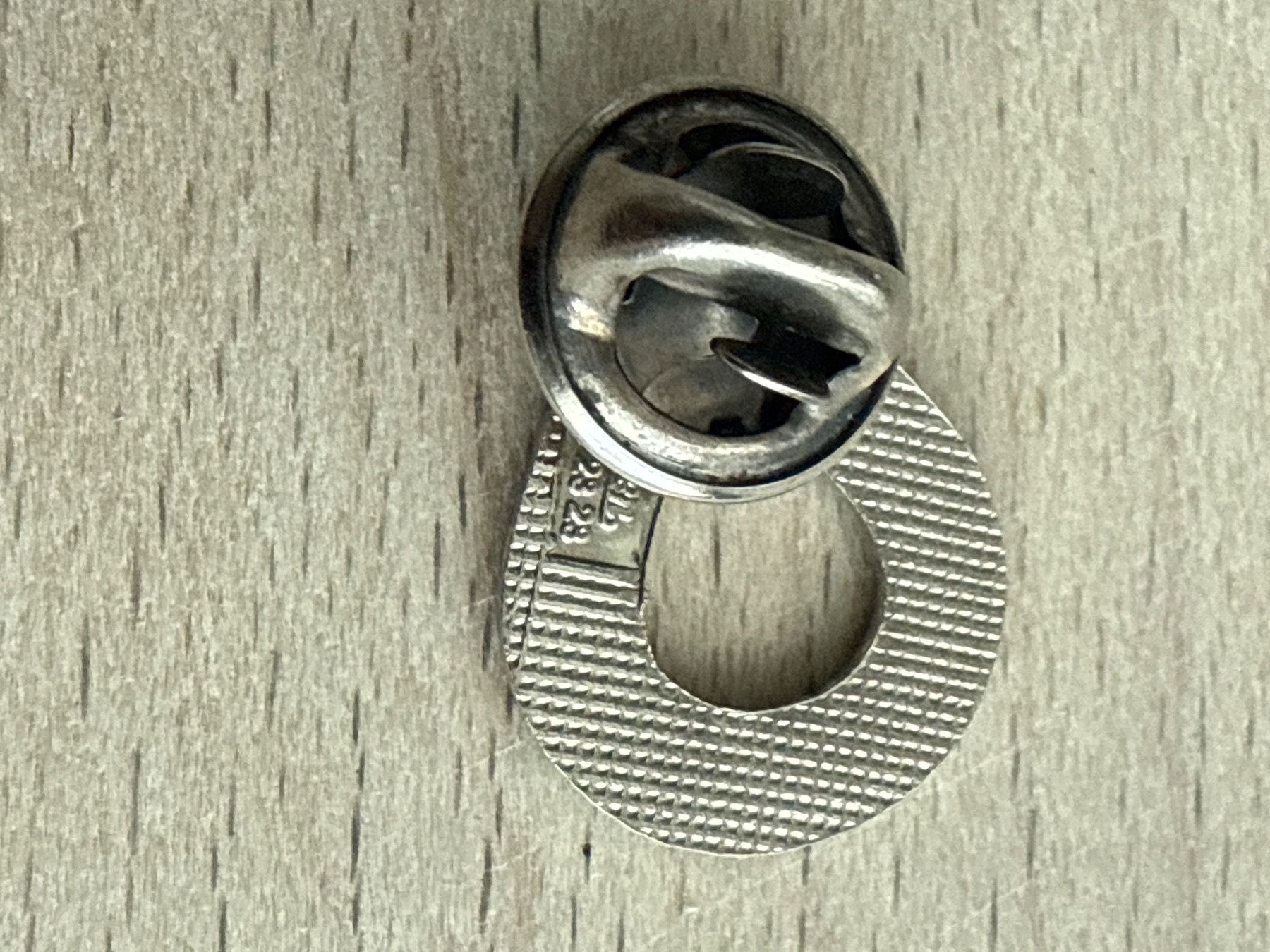 Placchette & Badge: Pin RAUBER AG PUPPERSWIL – Usato da Glattbrugg venduto da Schweigmatt 1