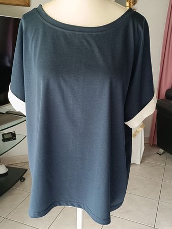 Neues Damen T-Shirt, dunkelblau,mit Knopfleiste im Rücken 40