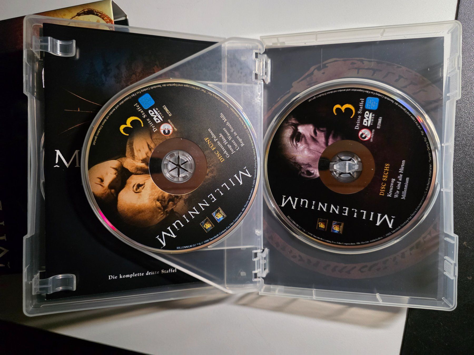 Alle DVDs: 6  fach DVD Millenium 3 - komplette 3. Staffel – Gebraucht aus Walterswil BE von Lonitti 3