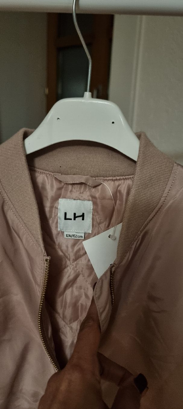 Vestes: Veste bomber rose poudré TAILLE152 – Neuf avec emballage d'origine à La Chaux-de-Fonds par Eliohane.Crea 1