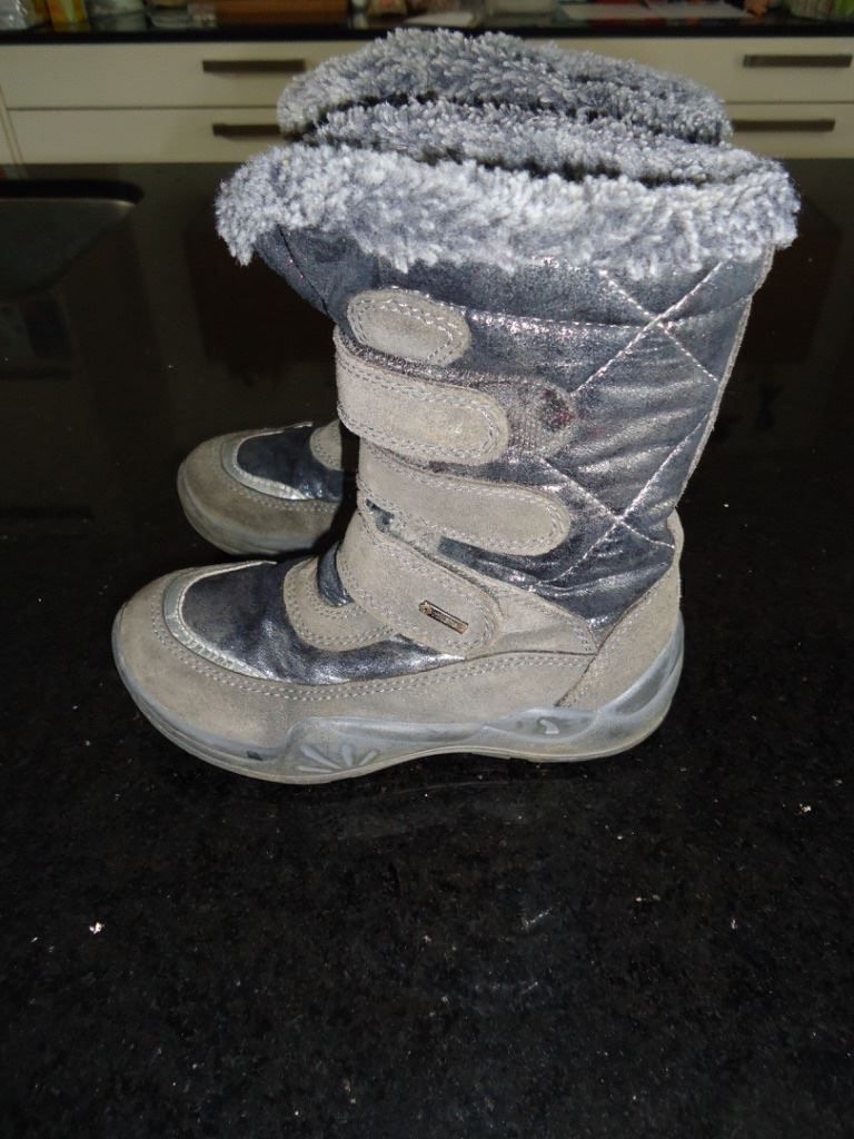 Primigi Schuhe für Mädchen: Primigi Winterstiefel, Grösse 28 – Gebraucht aus Wohlen AG von Michi761 2