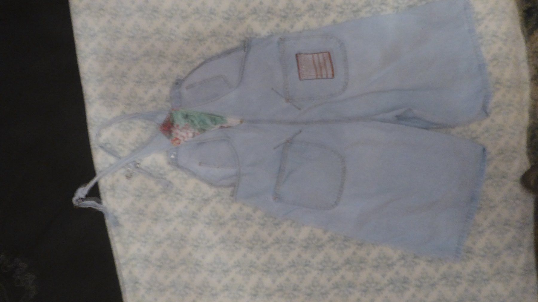 Jeans: Jeans kurze Latzhose  Gr 42 – Usato da Sargans venduto da Benziner 3