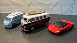 Lot de 12 voitures, motos et vélo miniatures