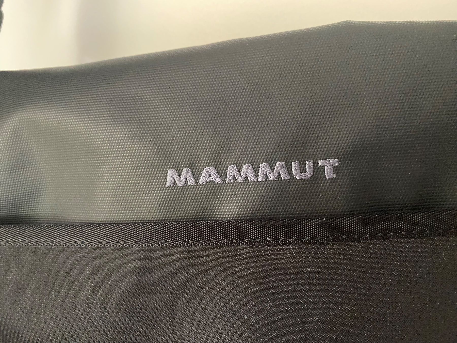 Sonstige Kleidung & Accessoires: Mammut Shoulder Bag Black Adjustable Strap Good Condition – Neu (gemäss Beschreibung) aus Bern von Alexandra9 2