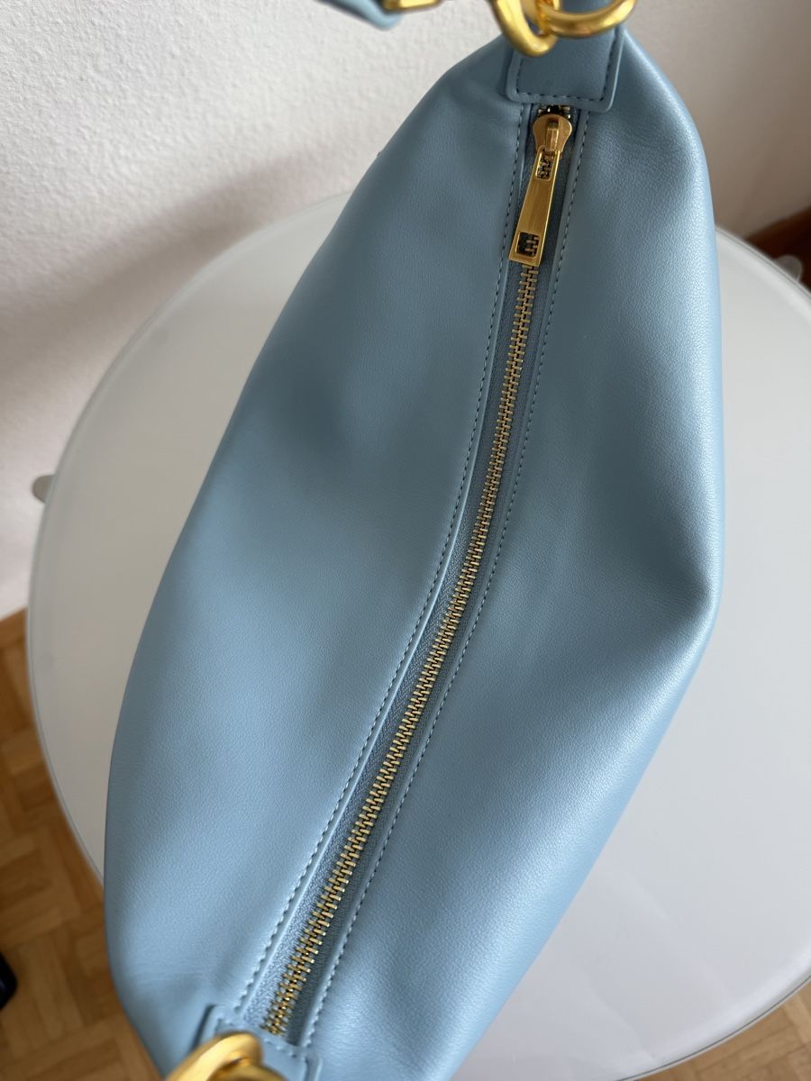 Sandro Borse da donna: Sac en cuir bleu de CASSANDRE PARIS – Usato da Cressier FR venduto da Kvito4ka 8