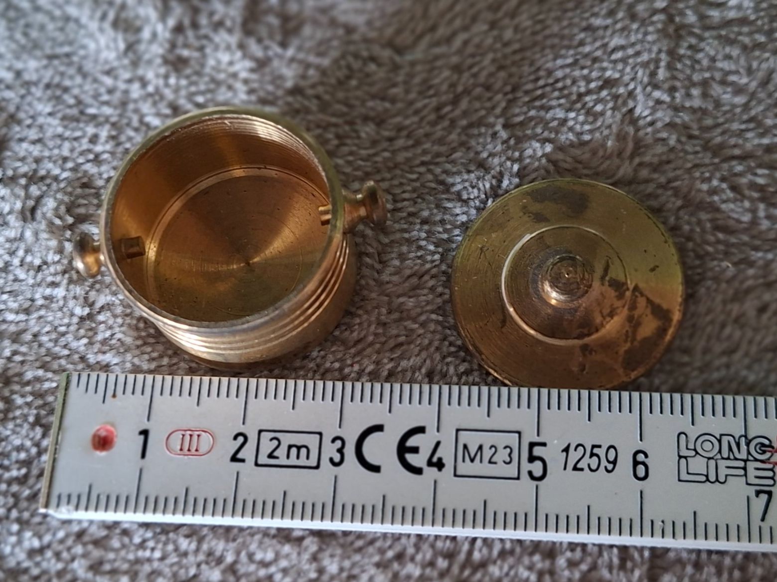 Puppenhäuser & -möbel: Kleines Döschen mit Deckel, Messing, gebraucht,Puppenhaus – Gebraucht aus Otelfingen von silver-moon 1
