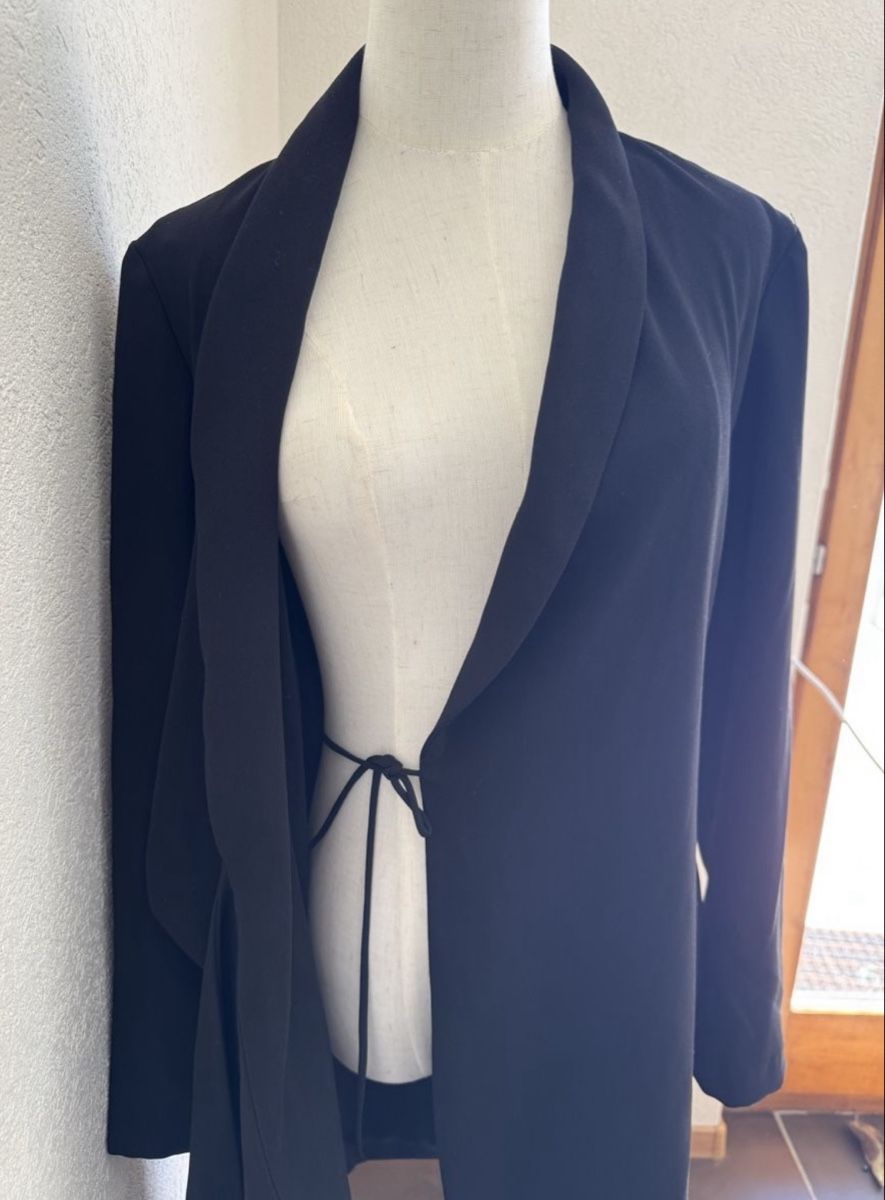 Kleider: Schwarzes Blazerkleid mit Wickeldesign, Größe S – Neu und originalverpackt aus Veyras von ValClasse 3