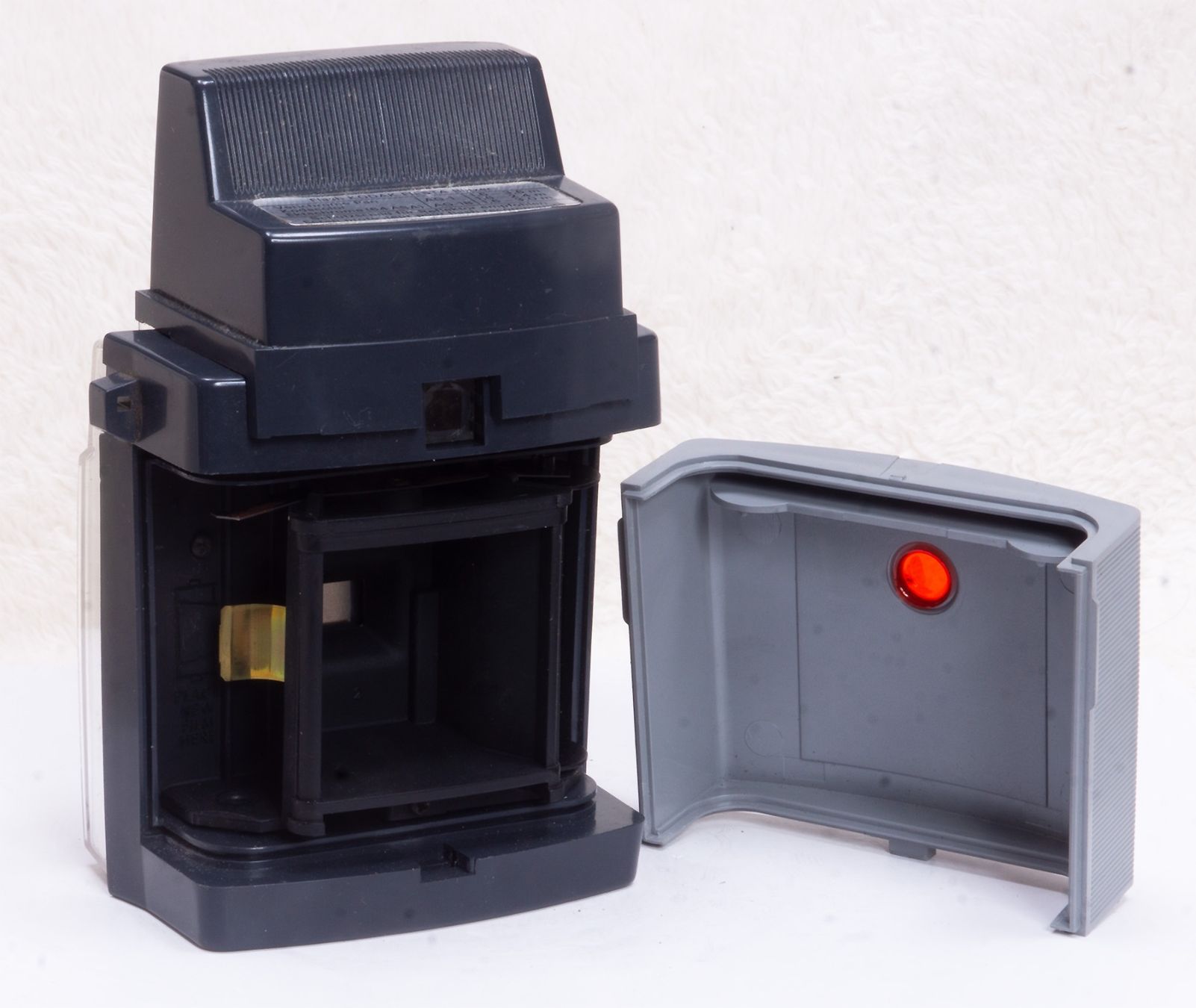 Kodak Fotocamera: Kodak BROWNIE FIESTA CAMERA Blitzer – Usato da Zürich venduto da phueni 5
