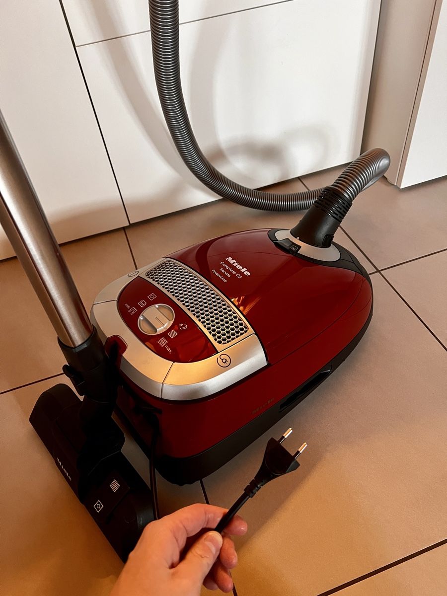 Miele Staubsauger & Zubehör: Miele Complete C2 – Gebraucht aus Winterthur von Concorde12 8