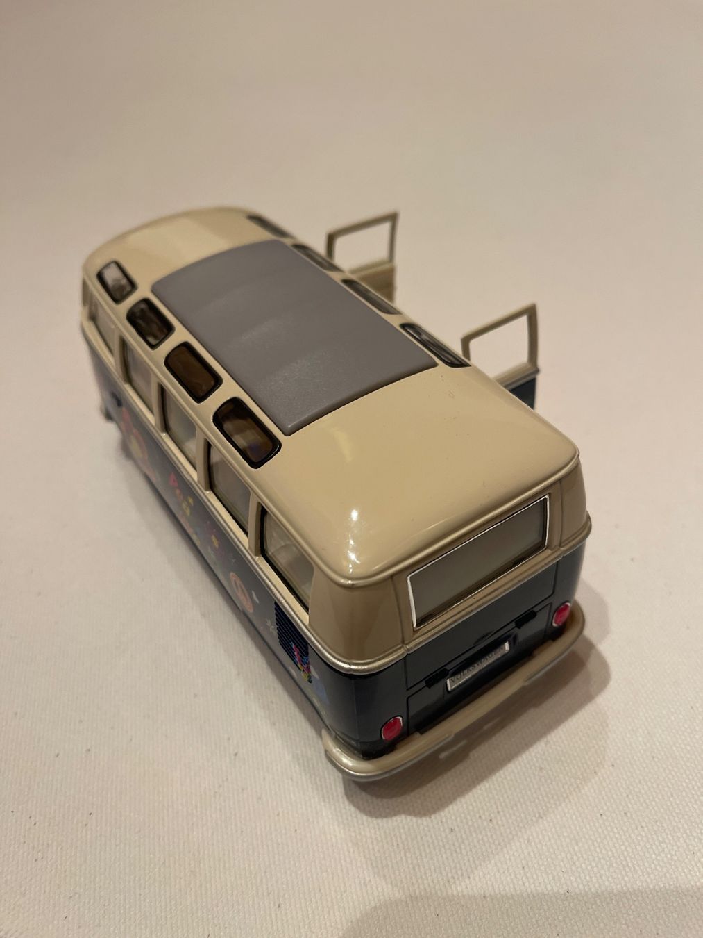 Volkswagen Modellautos: Modell VW Samba Bus Flower Power – Neu (gemäss Beschreibung) aus Thalwil von alfons03 2