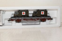 Flachwagen Roco mit Militär Ambulanz HO/AC mit OVP