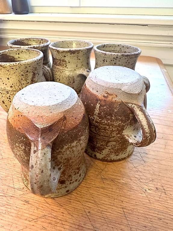 Set di piatti: Vintage Steingut Becher – Usato da Basel venduto da Katharina520741 2