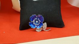 Elegante Brosche mit blauer Blume und Strass - Neu!