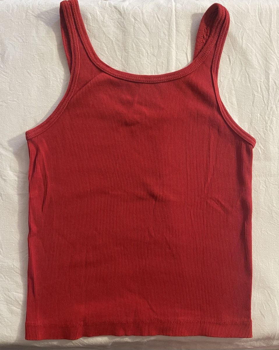 Top: Rotes Tanktop, gerippt – Usato da Basel venduto da noee_joset 1