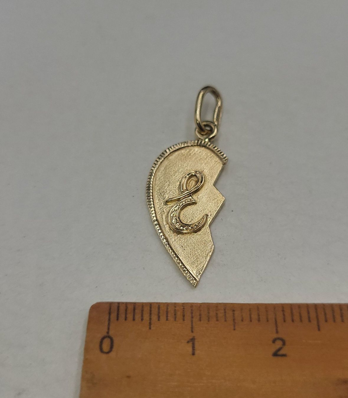 Pendentifs: 585 Gold Herzteil Anhänger Mit Initial E – D'occasion à Wald ZH par Dasilver 4
