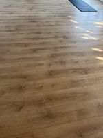 Laminatboden in heller Holzoptik, 60 m²