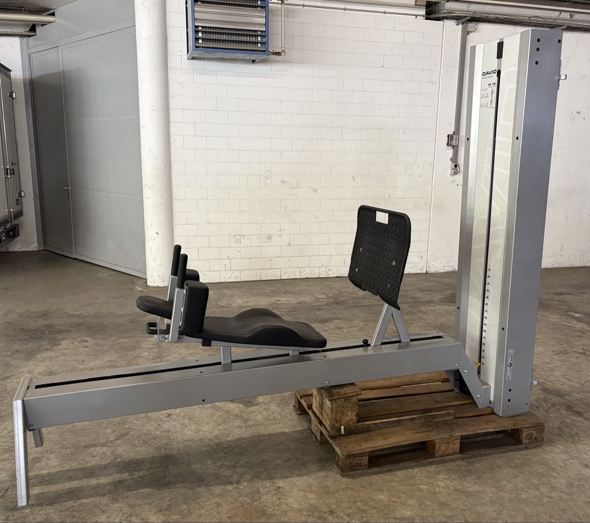 Hometrainer: David M15 Hack Squat – Profi-Qualität – Usato da Emmenbrücke venduto da A1i