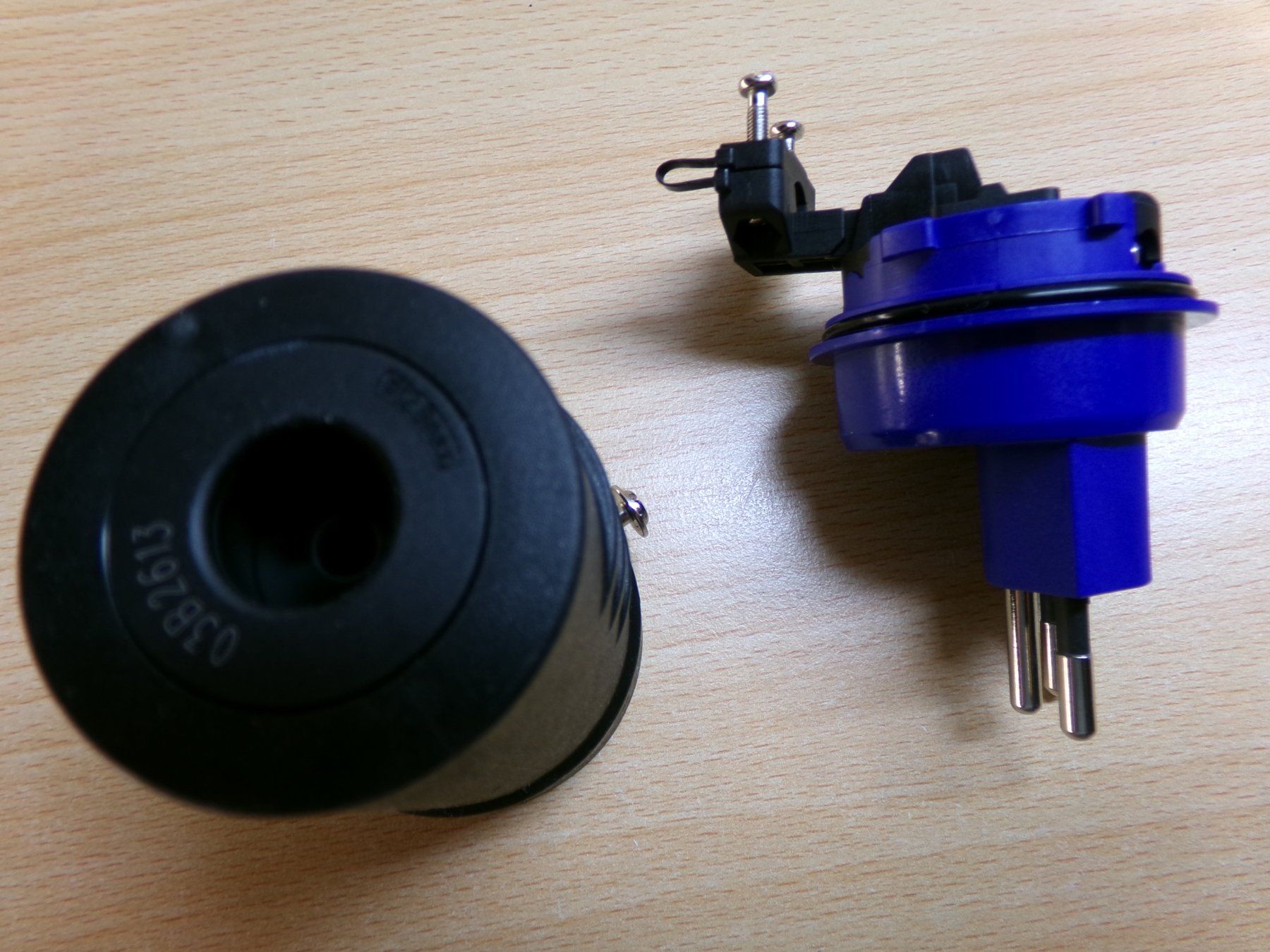 Spine: Stecker Typ13 IP55 KEDU – Nuovo (secondo la descrizione) da Hombrechtikon venduto da HaGeKa50 2