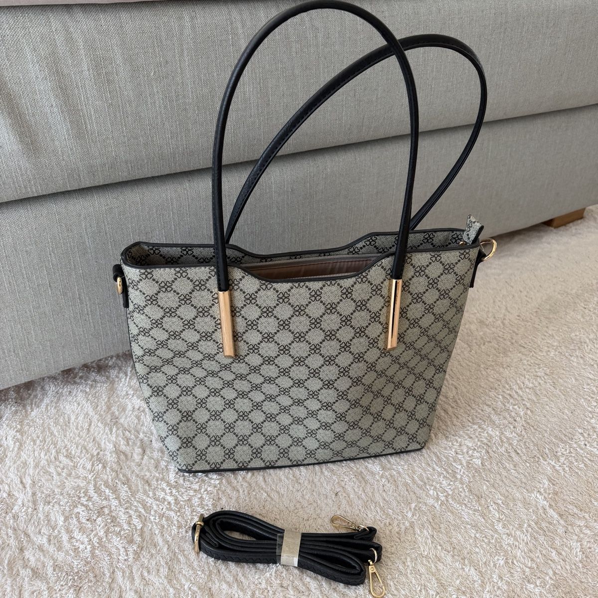 Sacs femmes: Handtasche / Neu – Neuf (Voir description) à Zeiningen par leaseraina
