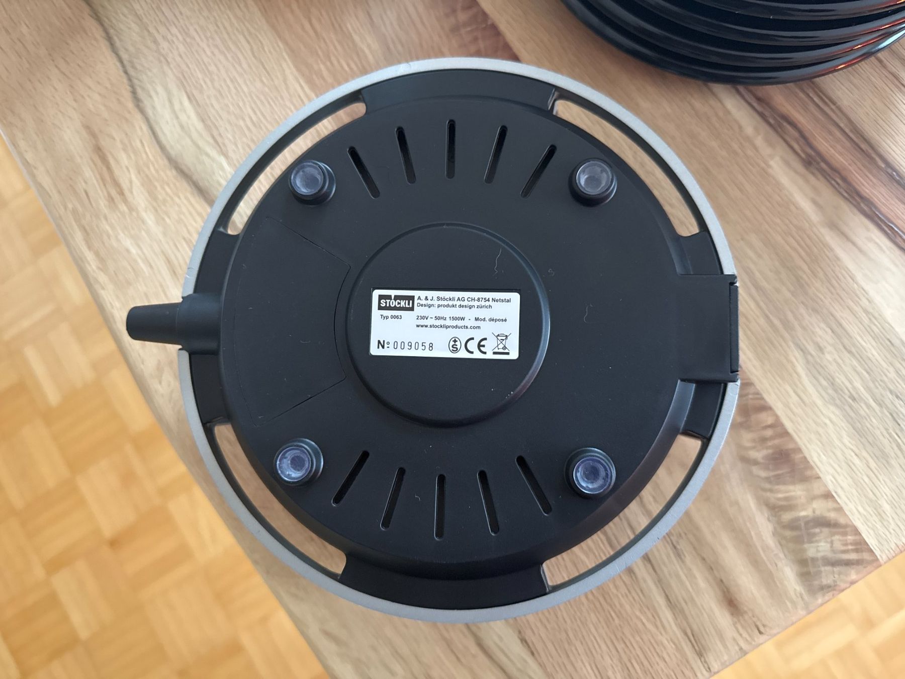 Set di piatti: Stöckli Raclette-Ofen & 8 schwarze Teller – Usato da Gais venduto da mmu_bl6k 3