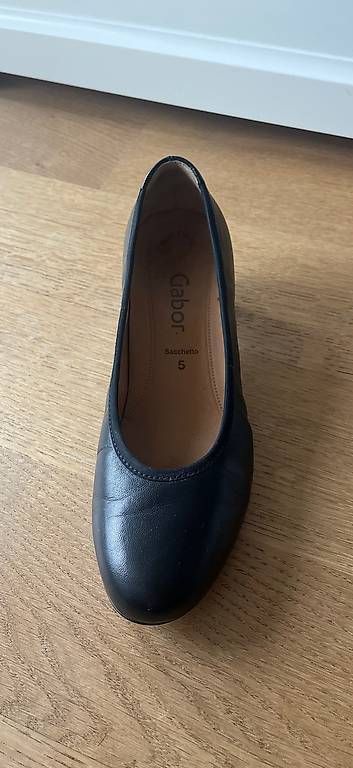Scarpe da donna: schwarzer Lederschuh mit Absatz – Usato da Stetten SH venduto da sel_sc6g 2
