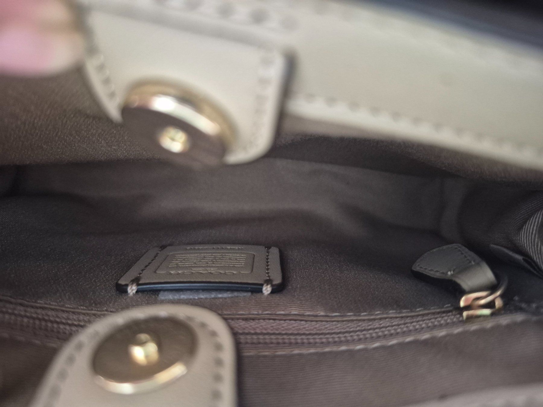 Coach Borse da donna: Neue Coach Crossbody Bag – Nuovo (secondo la descrizione) da Dottikon venduto da Pega7 7