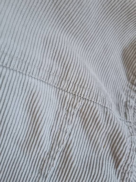 Vestes: Hellbeige Cordjacke im Schnitt einer Jeansjacke – D'occasion à Schaffhausen par BiKoKu 1
