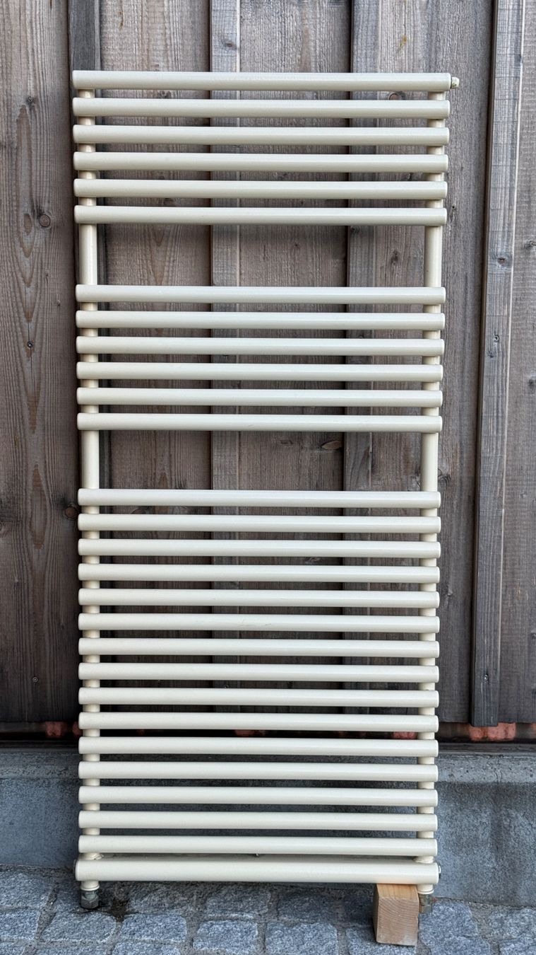 Heizgeräte: Badheizkörper Radiator 55x121 cm – Gebraucht aus Herisau von behal