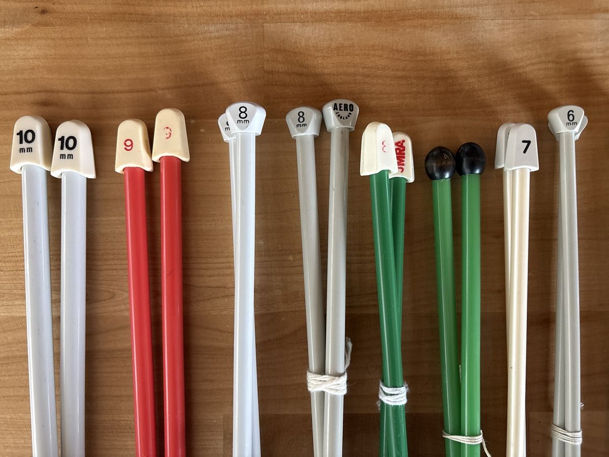 Ferri: Stricknadeln Lot / Kunststoff Nadeln – Usato da Rümlang venduto da resale35 1