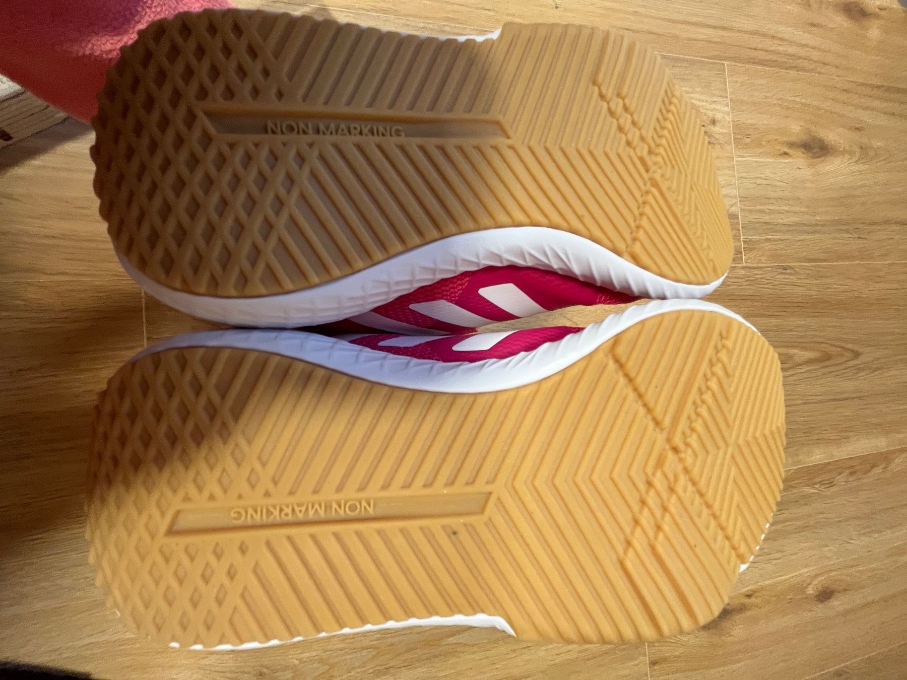 Adidas Scarpe per ragazze: Adidas Hallenturnschuhe Gr.31 – Usato da Schlatt ZH venduto da elocin-88 3