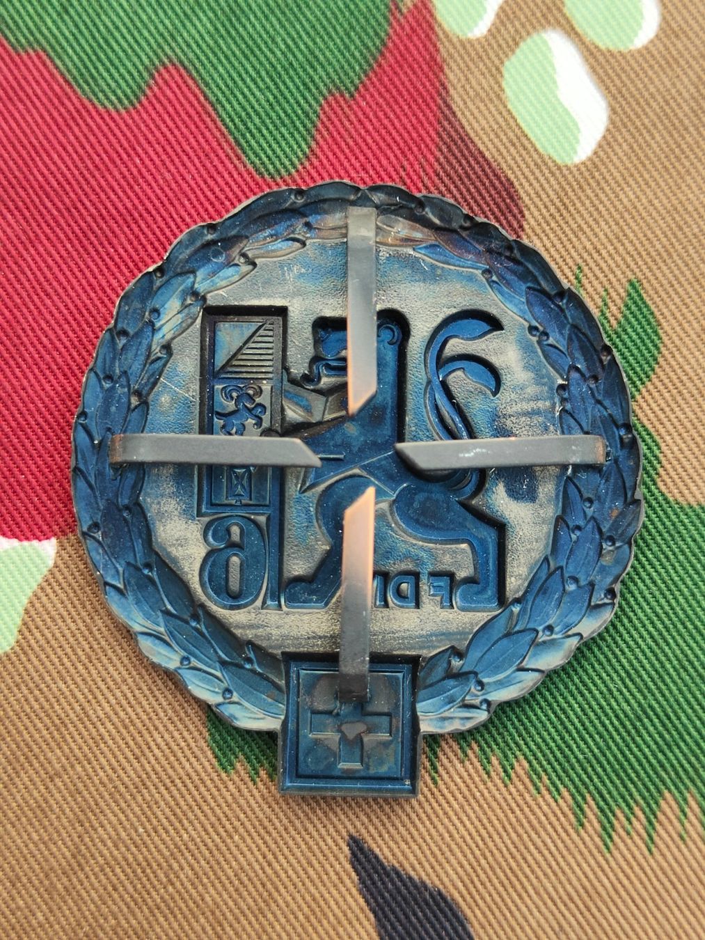 Placchette & Badge: Béretemblem Felddivision 6, Variante 2 – Usato da Bauma venduto da SwissMilitaria 1