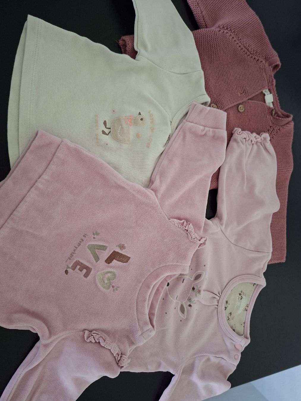 Ensembles coordonnés: Staccato Pullover & Strickjacke Gr. 62 (4Stk) – D'occasion à Winterthur par Ausmisten2026