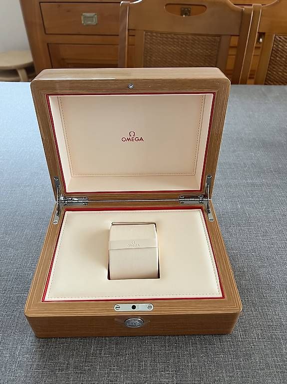 Boîtes de montres: Écrin boîte pour montre Omega – D'occasion à Lausanne par ckdo