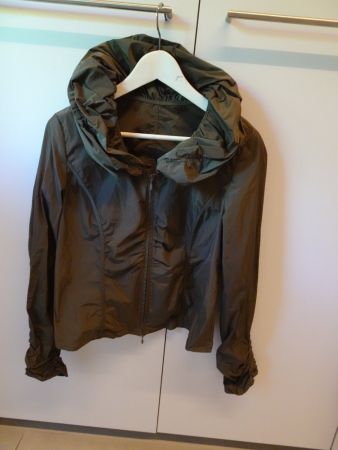 Spezielle olivgrüne dünne Jacke Gr. M - M373