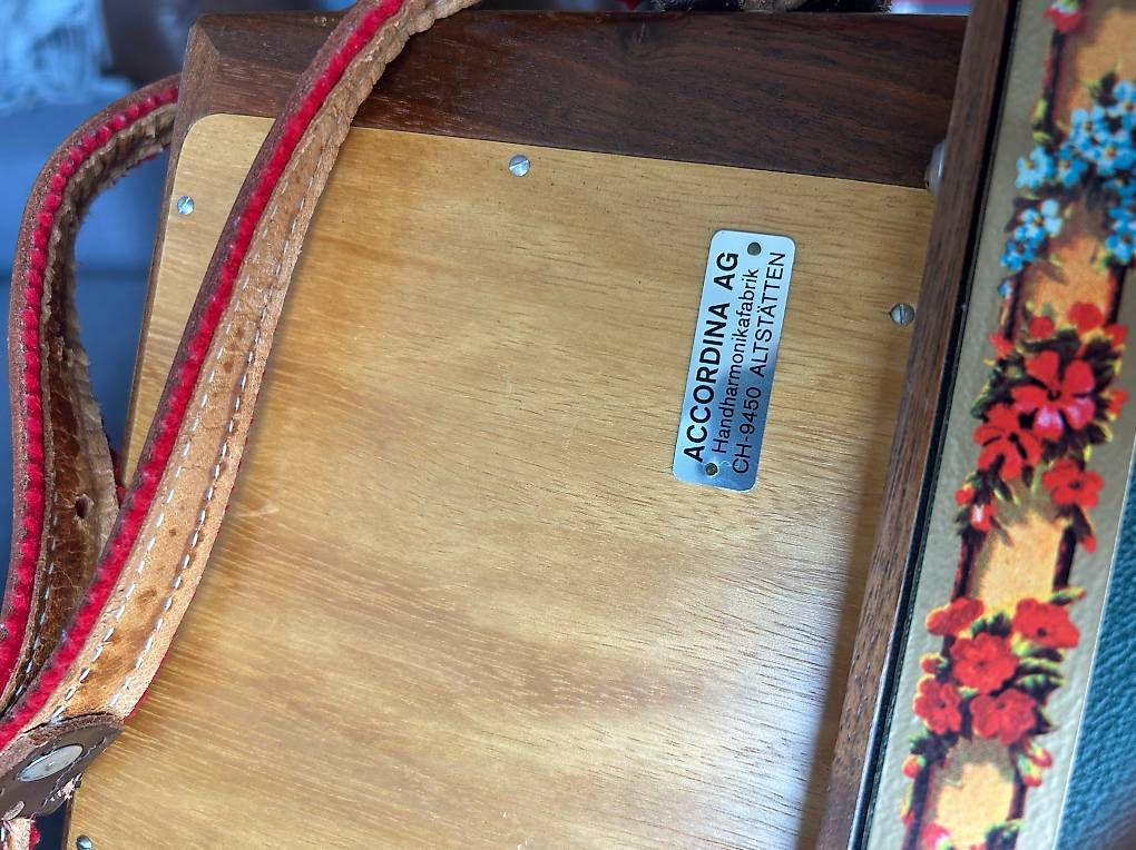 Strumenti musicali: Chromatisches Schwyzerörgeli Ländlerperle zu verkaufen – Usato da Basel venduto da thesalesman11 2